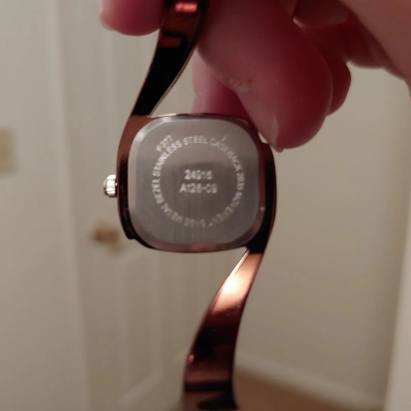 Quartz Women's Watch - Picture 5 of 5